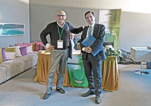 Il Presidente della conferenza ERSCP 2017 Prof. Konstantinos Aravossis dell’Università di Atene, a destra, con Francesco Ansaloni, componente del gruppo di ricerca ECO TILES dell’Università di Camerino.